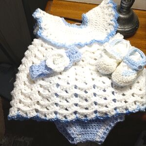 Baby girl ensemble..6-9 minths